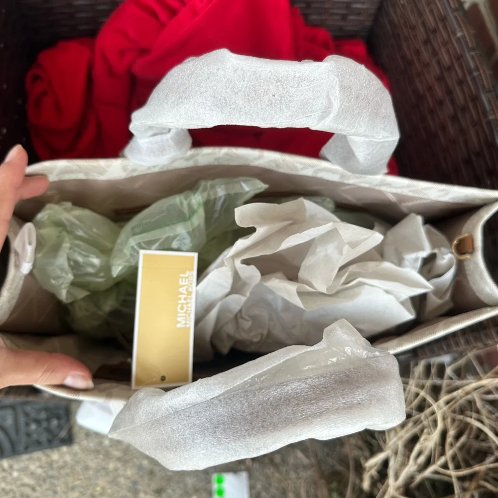 MK Gigi Signature Logo Canvas Tote Bag - Picture 6 of 7